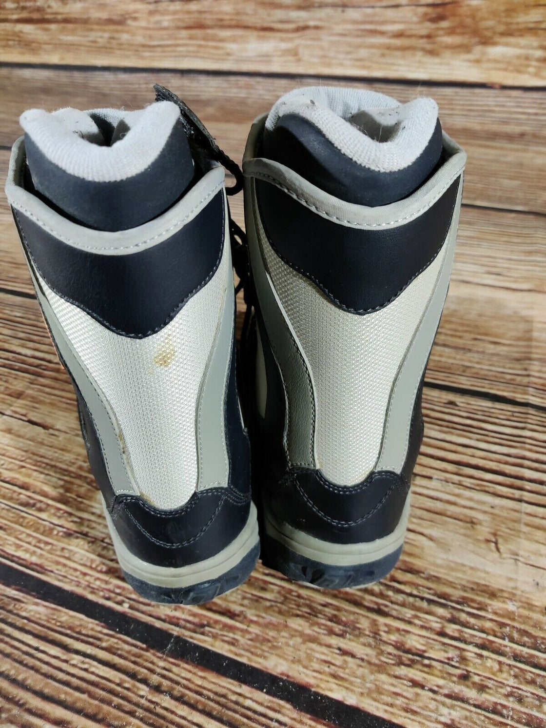 DEELUXE Snowboard Boots Ladies Size EU37, US6, UK4.5, Mondo 240 mm C