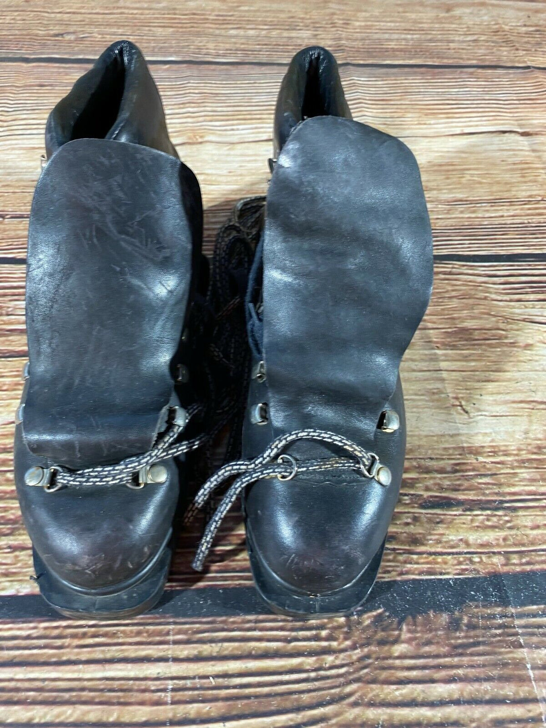 Vintage Alpine Ski Boots Downhill Skiing US6, UK5, Mondo 245 Cable Bindings KL96