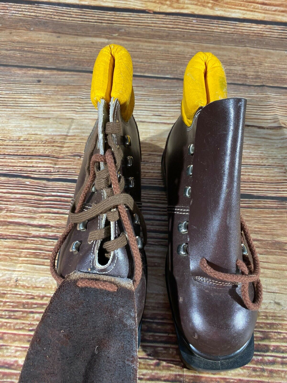 Vintage Alpine Ski Boots Downhill Skiing US5 UK4.5 Mondo 240 Cable Bindings KL88