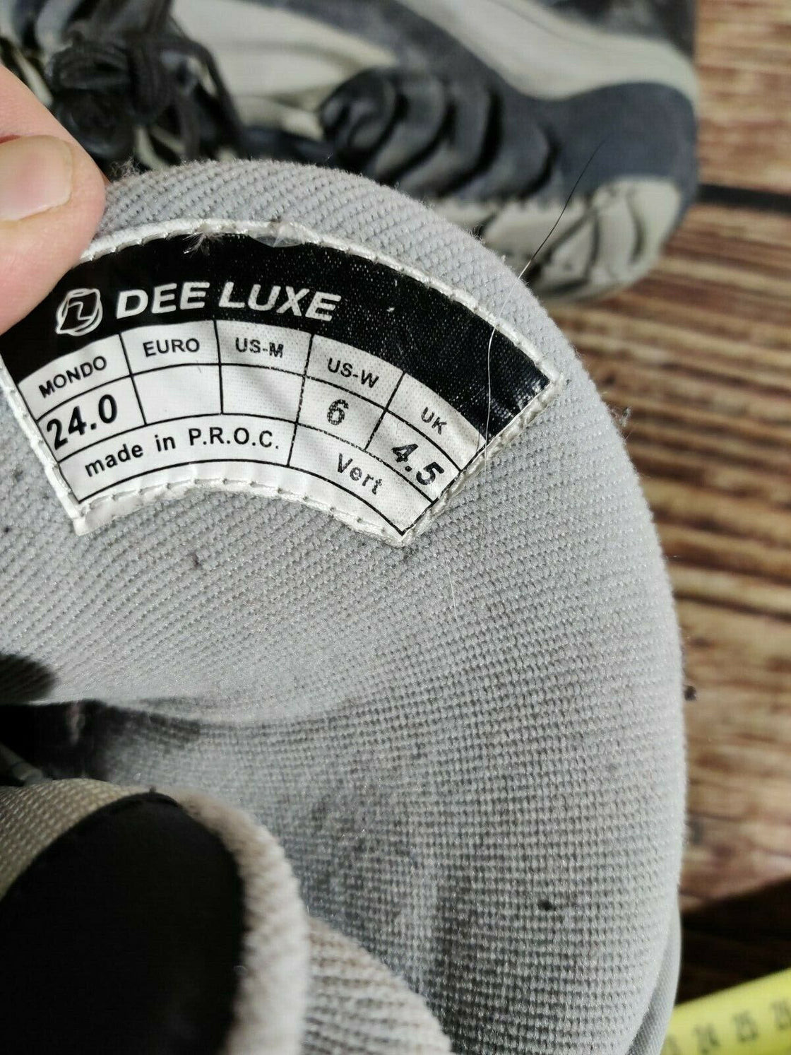 DEELUXE Snowboard Boots Ladies Size EU37, US6, UK4.5, Mondo 240 mm C