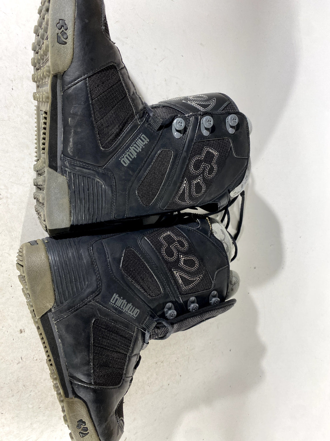 THIRTYTWO Snowboard Boots Size EU42.5, US9.5, UK8.5, Unisex Mondo 270 mm