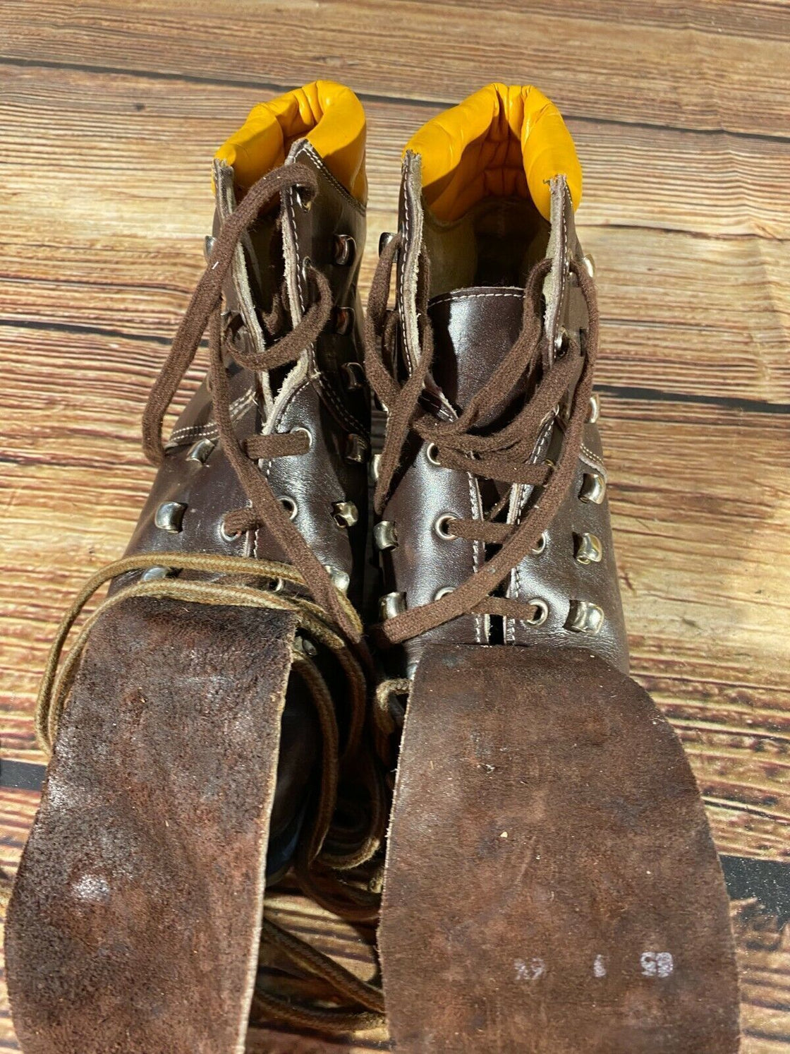 Vintage Alpine Ski Boots Downhill Skiing EU39 US6 UK5.5 Mondo 248 Cable Bindings