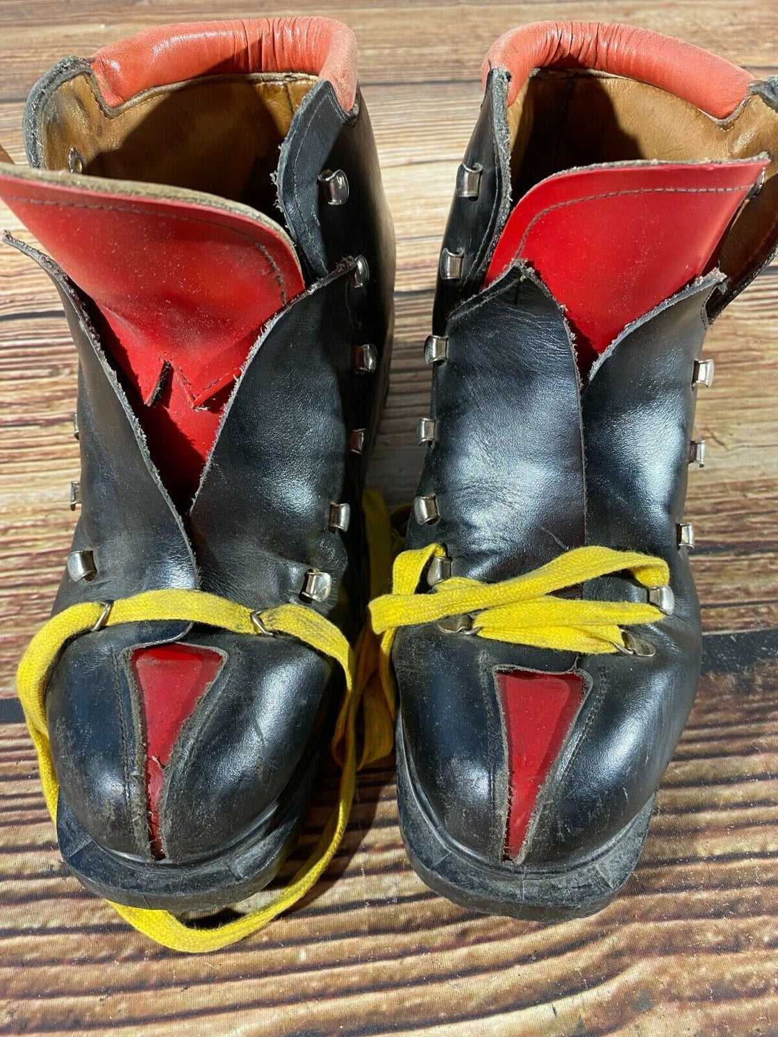 DISCESINO Leather Vintage Alpine Ski Boots EU39, US6, Mondo 246 Cable Bindings